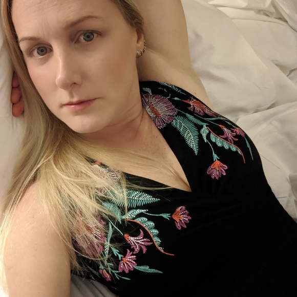 Meet your Posher, Karma - Picture 2 of 2